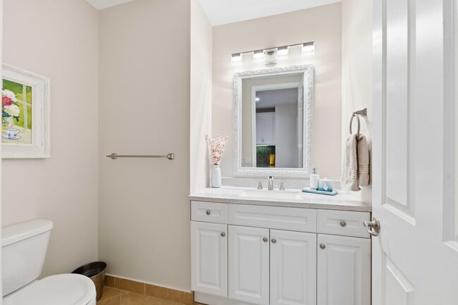 Building Photo - 11850 Valencia Gardens Ave