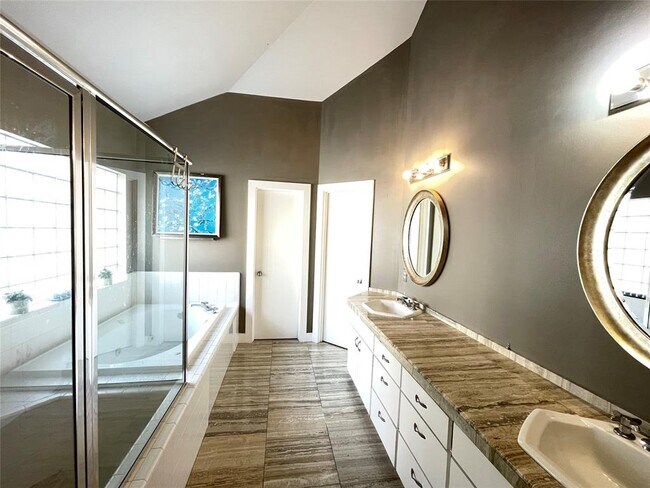 Building Photo - 9822 Samantha Suzanne Ct