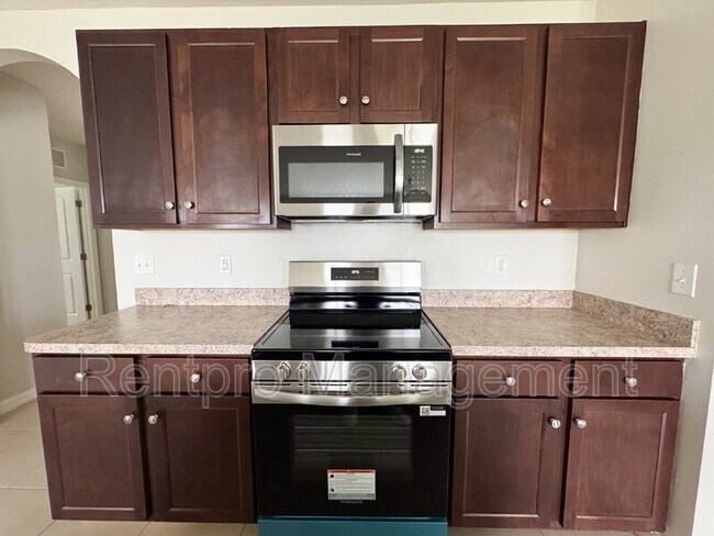 Building Photo - 405 Gris Sky Ln