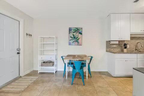 Building Photo - 713 Penn St