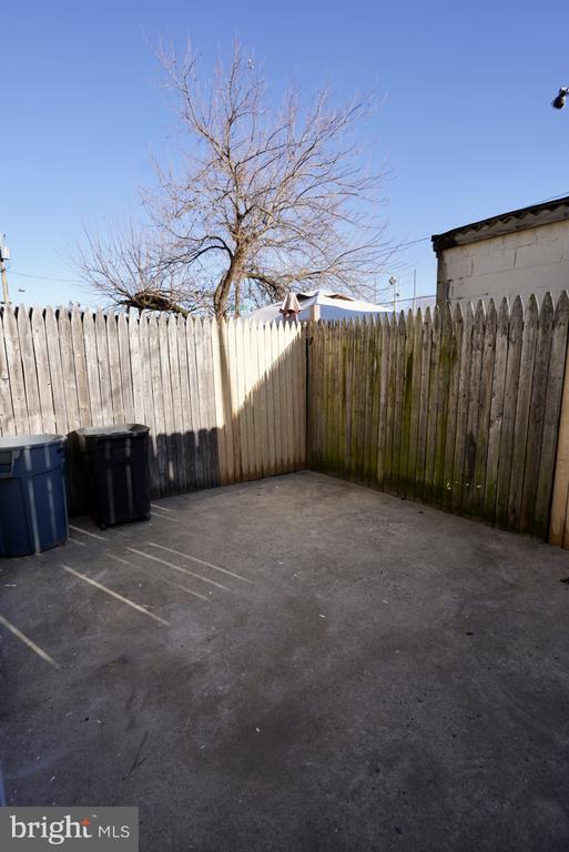 Building Photo - 2655 Cedar St