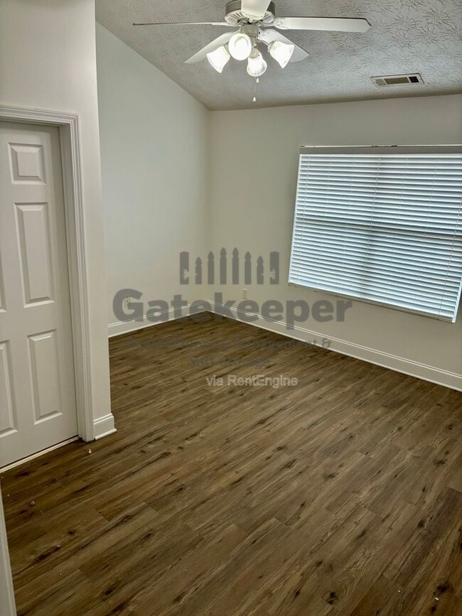 Building Photo - 76 Intown Pl