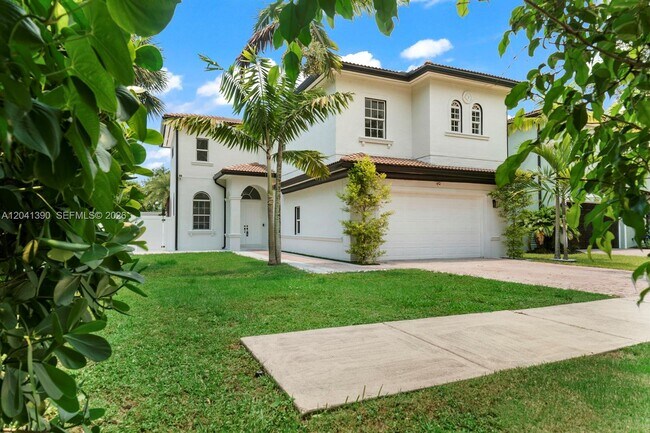 Building Photo - 3040 SW 44th Ct