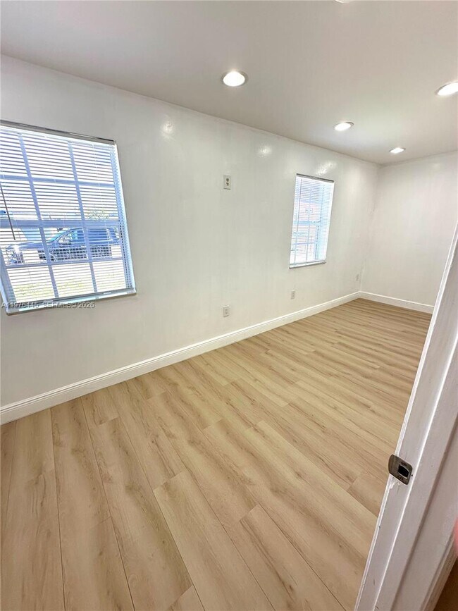 Building Photo - 3101 SW 67th Ave