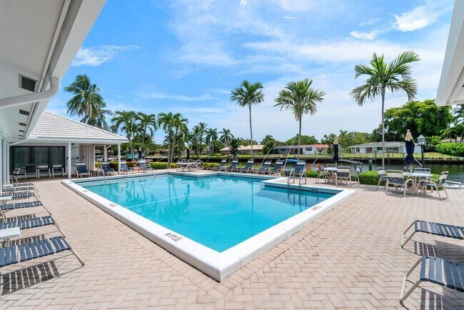 Building Photo - 120 Cypress Club Dr