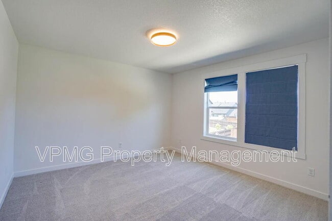 Building Photo - 935 SE 36th St