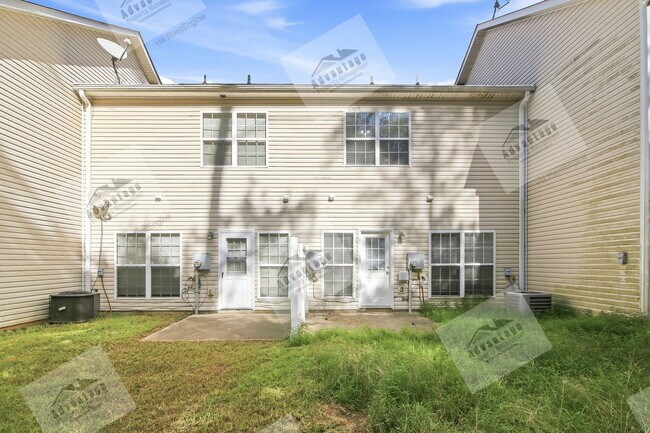Building Photo - 235 Shenandoah Dr