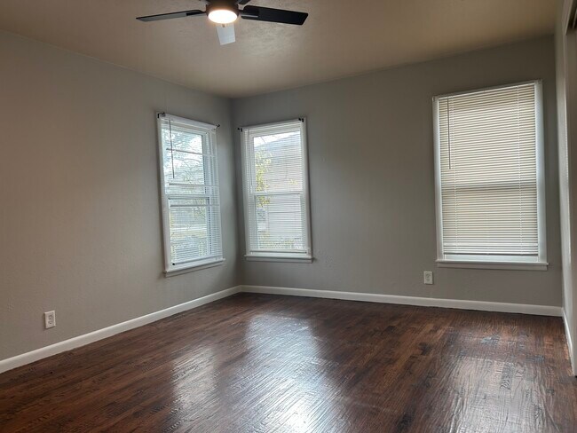 Building Photo - 3504 Jane Ln