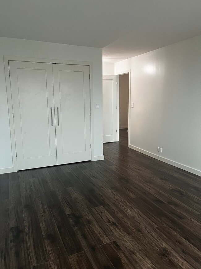 Building Photo - 5100 N Marine Dr