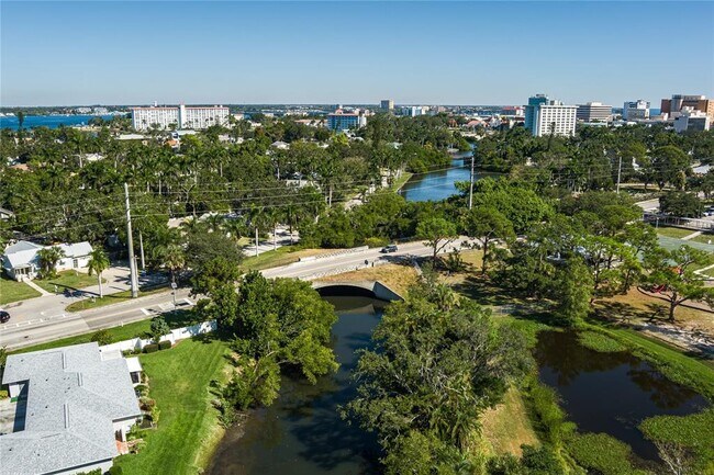 Building Photo - 2115 9th Ave W