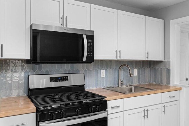 Building Photo - 1122 Roxton Dr