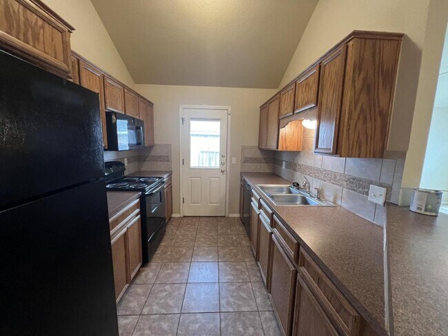 Building Photo - 4205 Cambridge Dr