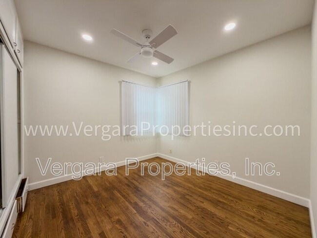 Building Photo - 611 Amapola Ave
