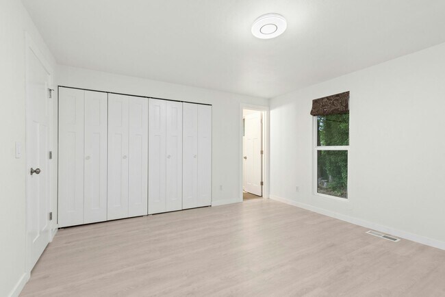 Building Photo - 4bd/2.5ba Bellevue Home