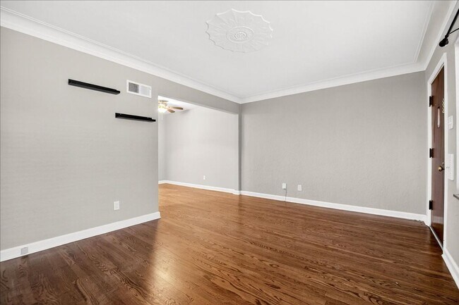 Building Photo - Robbie Junior