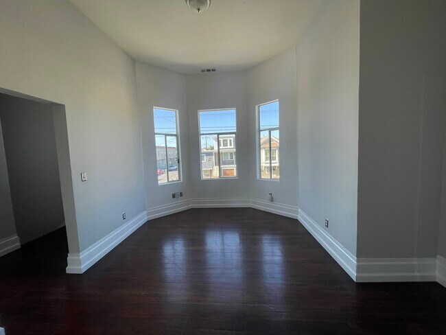 Building Photo - 1534 Center St