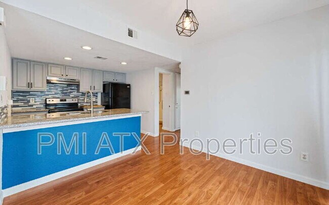 Building Photo - 2124 Burton Dr