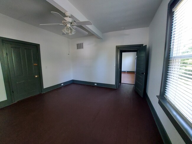 Building Photo - 3805 Lamar St