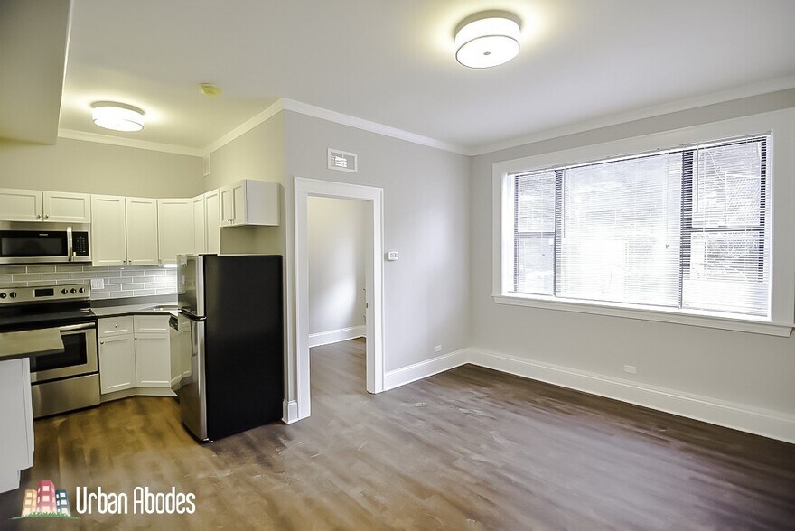 Building Photo - 816 W Lakeside Pl
