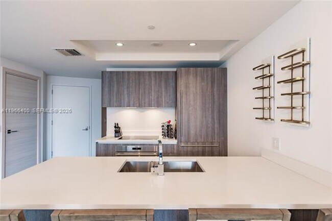 Building Photo - 801 S Miami Ave