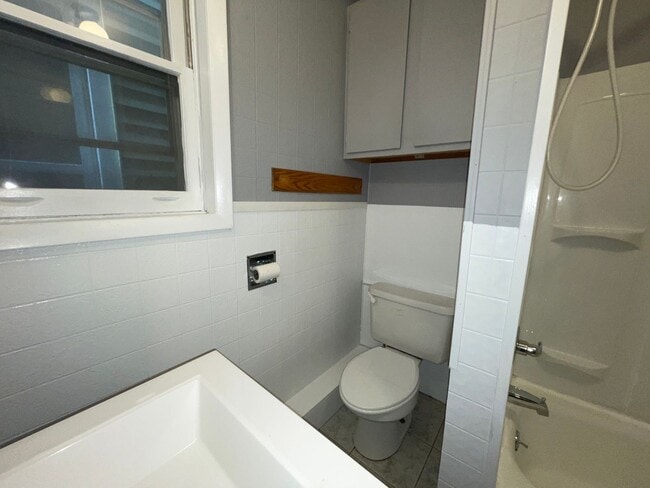 Building Photo - 159 Main St