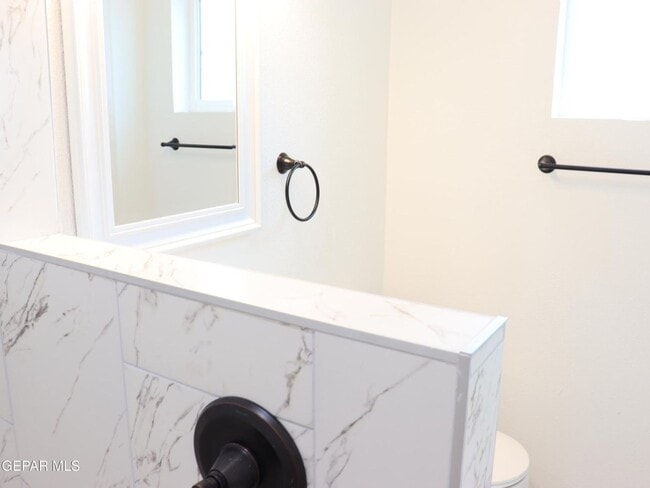 Building Photo - Beautiful 3 bed/2 baths and more for RENT