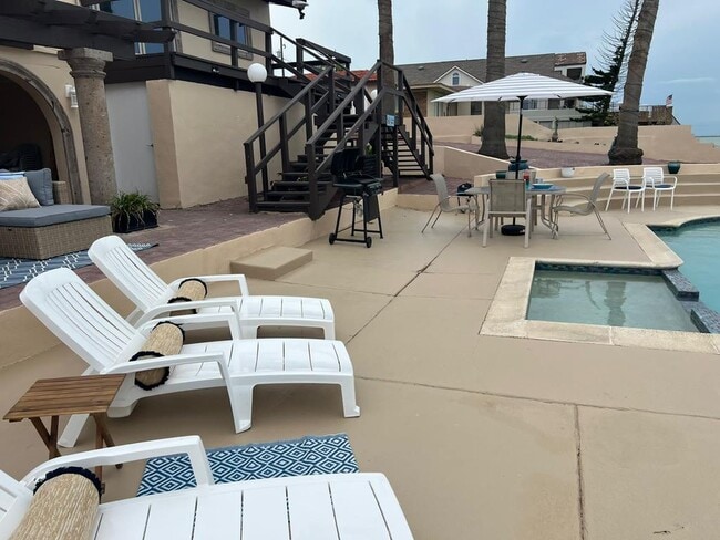 Building Photo - 602 N Shore Dr E