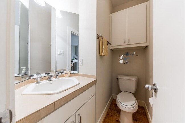 Building Photo - 3027 Buttercup St