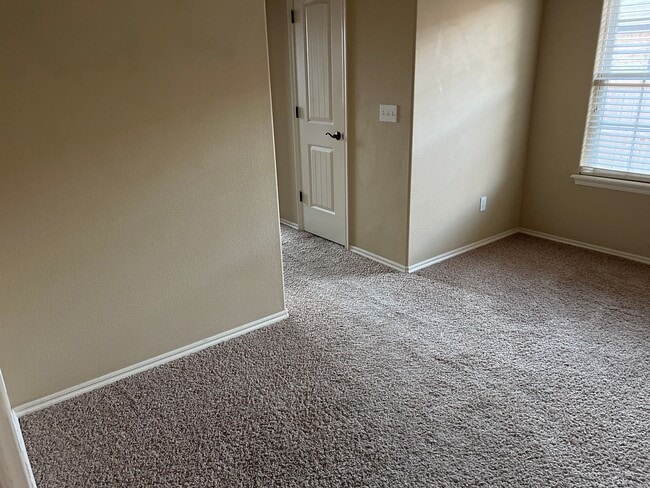 Building Photo - functionality, style, and comfort—3 Bedroo...