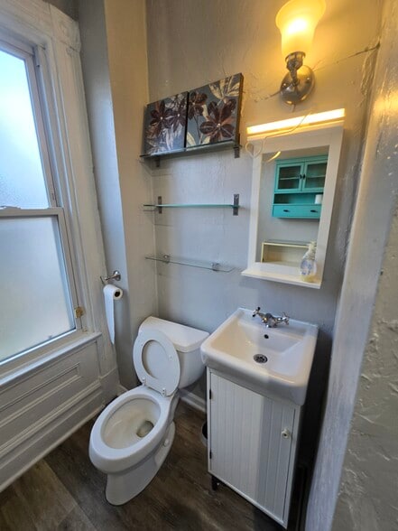 Bathroom - 68 Southern Ave
