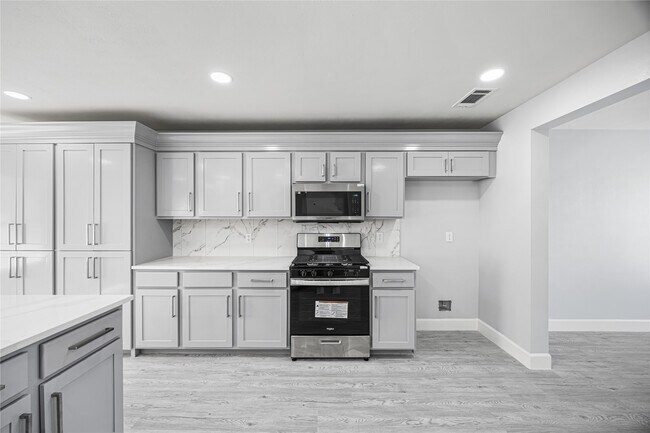 Building Photo - 21510 Broadstone Dr