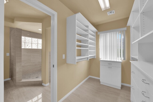 Building Photo - Beautiful 3 Bedroom Home!