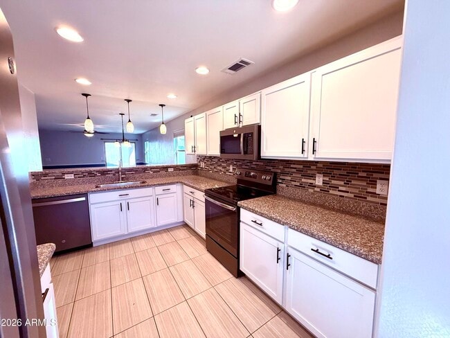 Building Photo - 1884 W Expressman St