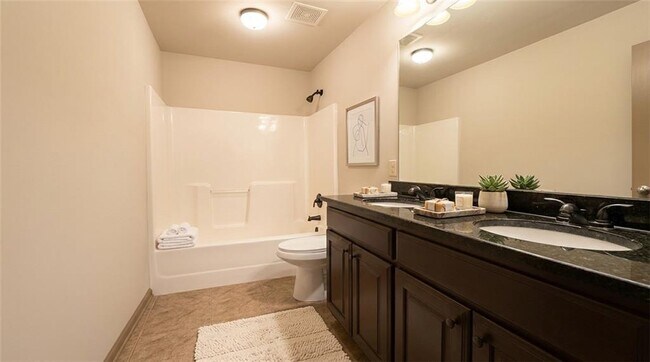 Building Photo - 2110 Line Dr