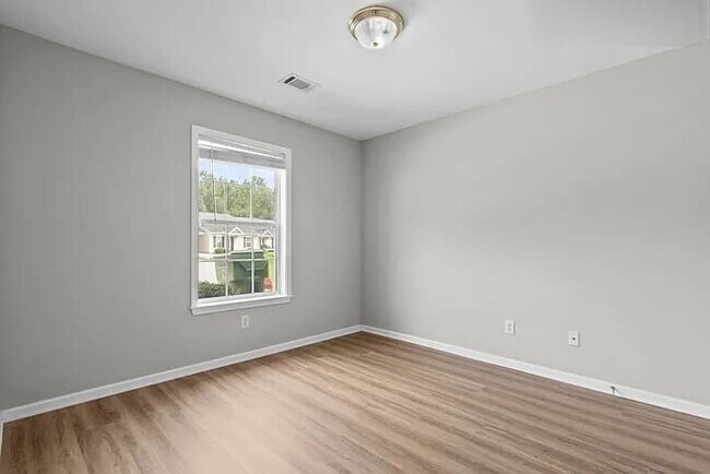 Building Photo - 423 Elders Pond Cir