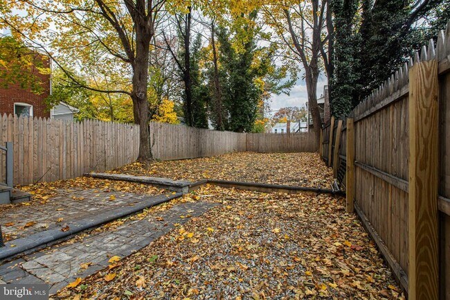 Building Photo - 2417 Washington St