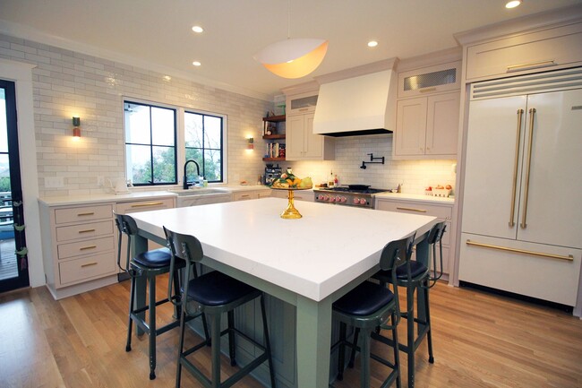 Building Photo - 3309 NW Thurman St