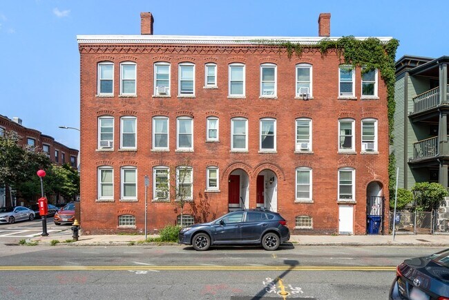 Building Photo - 84 Savin Hill Ave