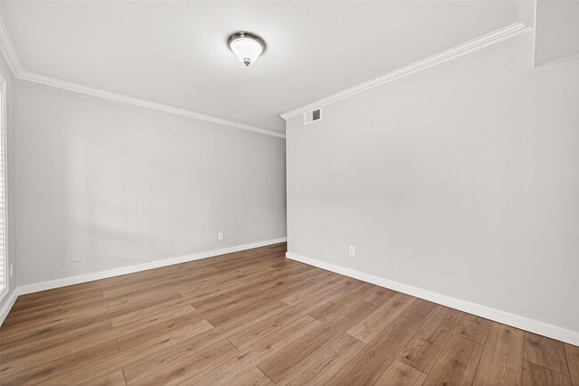 Building Photo - 359 N Post Oak Ln