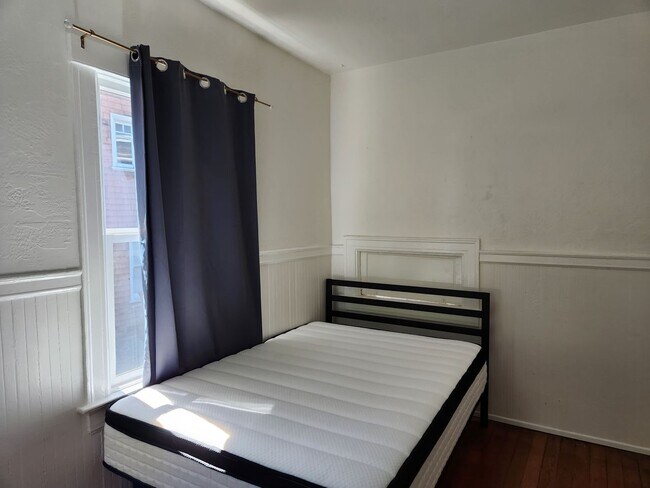 Building Photo - 2923-2925 Martin Luther King Jr. Way