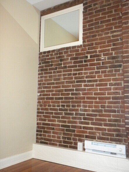 Building Photo - 15 N Pleasant St