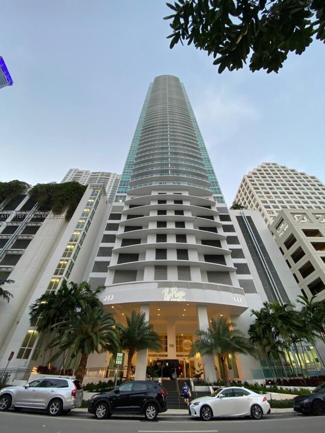 Building Photo - 950 Brickell Bay Dr