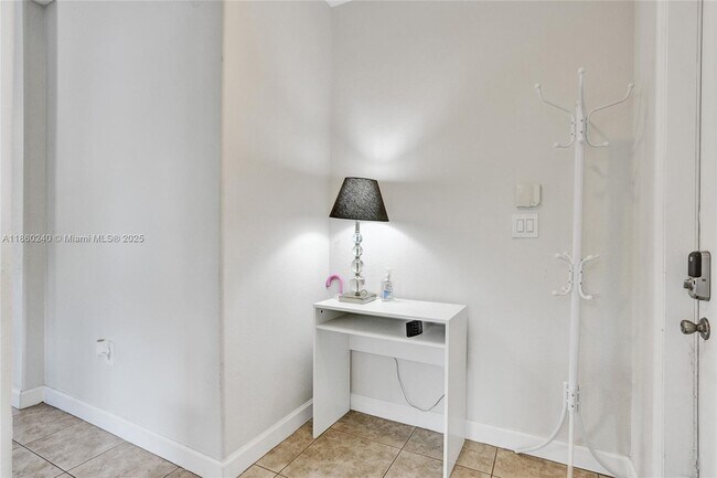 Building Photo - 15385 SW 93rd Ln