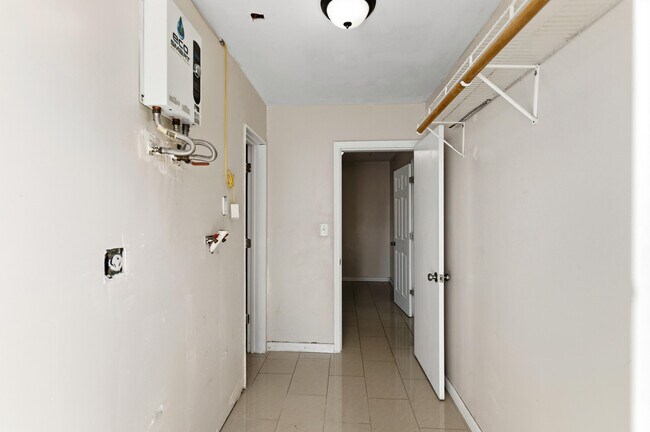 Building Photo - 2748 SW 46th Ct