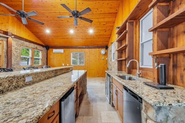 Building Photo - 7453 Harrow Dr