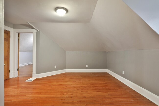 Building Photo - 628 E Whittier St
