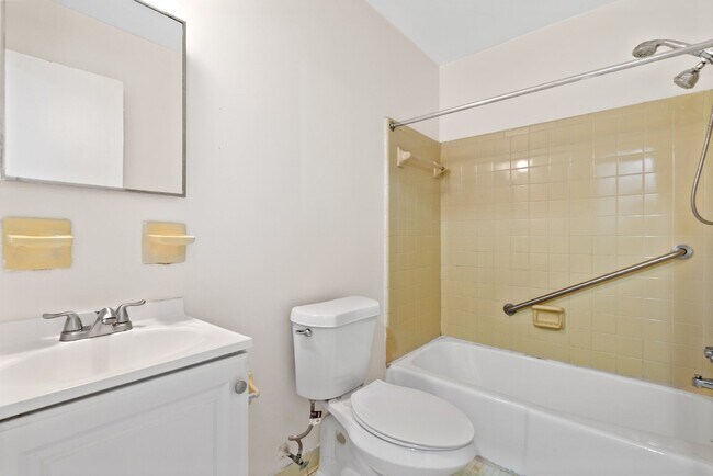 Building Photo - ADORABLE 2 BEDROOM APARTMENT FOR RENT in NORFOLK