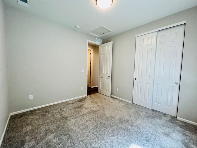 Building Photo - $0 DEPOSIT OPTION. INVITING 3 BED HOME IN ...