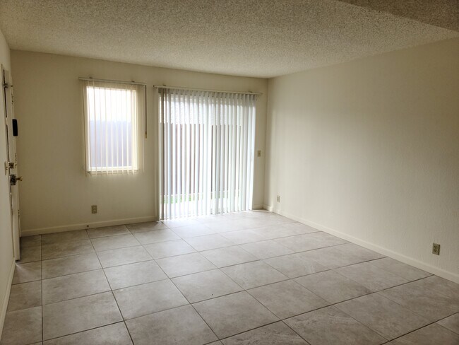 Building Photo - 2570 W Lincoln Ave