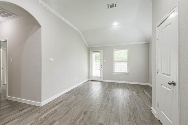 Building Photo - 13706 Drakeford Ct